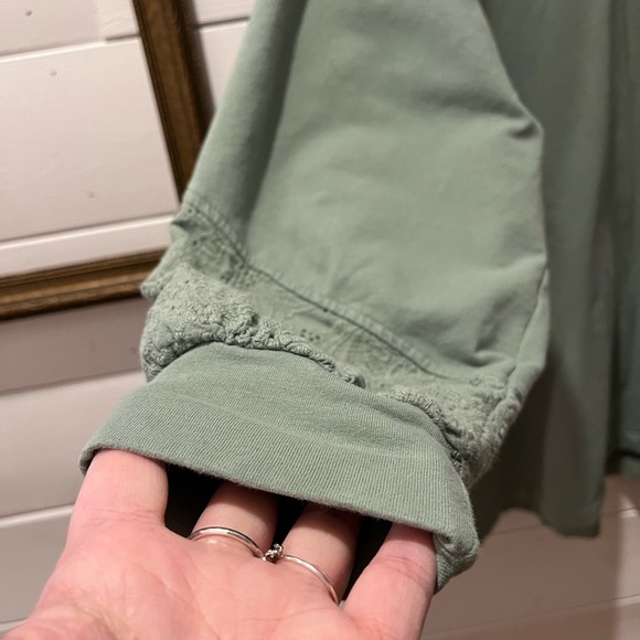 Penningtons green crewneck with English lace-style cuffs, size 2x - Picture 8 of 10